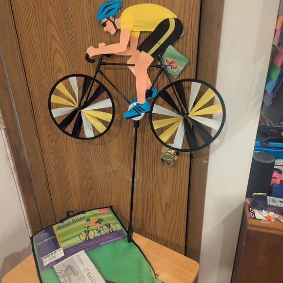 Wind Garden Premier Kite Road Biker 22inch Spinner Decor for Yard or Garden-New - Picture 1 of 9
